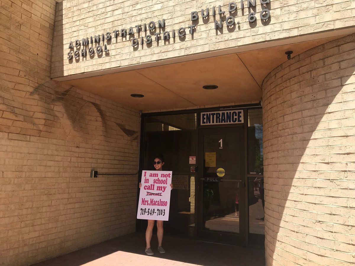 D60 students stand up for their teachers on Day 2 of the D60 strike. (KOAA)